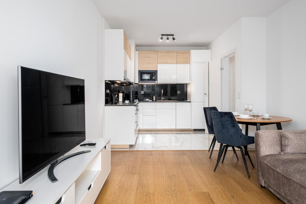 Warsaw Apartments 1 Sierpnia Street ภายนอก รูปภาพ