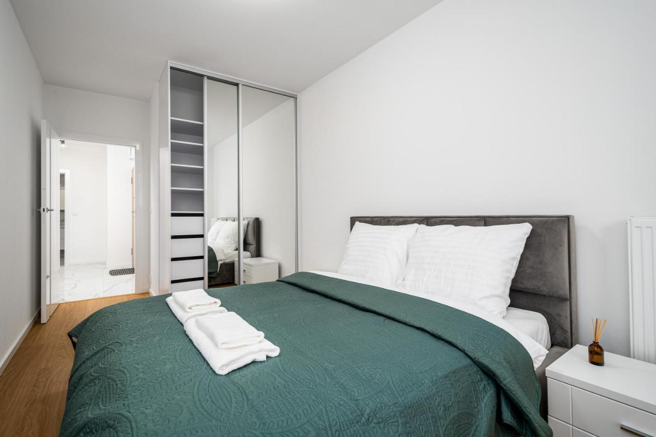 Warsaw Apartments 1 Sierpnia Street ภายนอก รูปภาพ